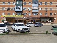 Входная группа МФЦ в Динском районе.  Красная,  112